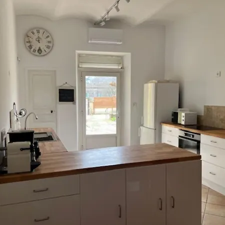 Casa vacanze L'ostal De Terralha Avec Piscine Au Centre Du Village Montfrin