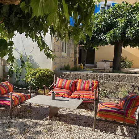 Casa de Férias L'ostal De Terralha Avec Piscine Au Centre Du Village Montfrin