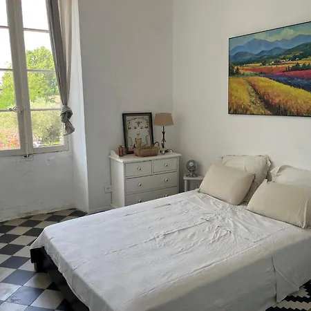 Casa de Férias L'ostal De Terralha Avec Piscine Au Centre Du Village Montfrin